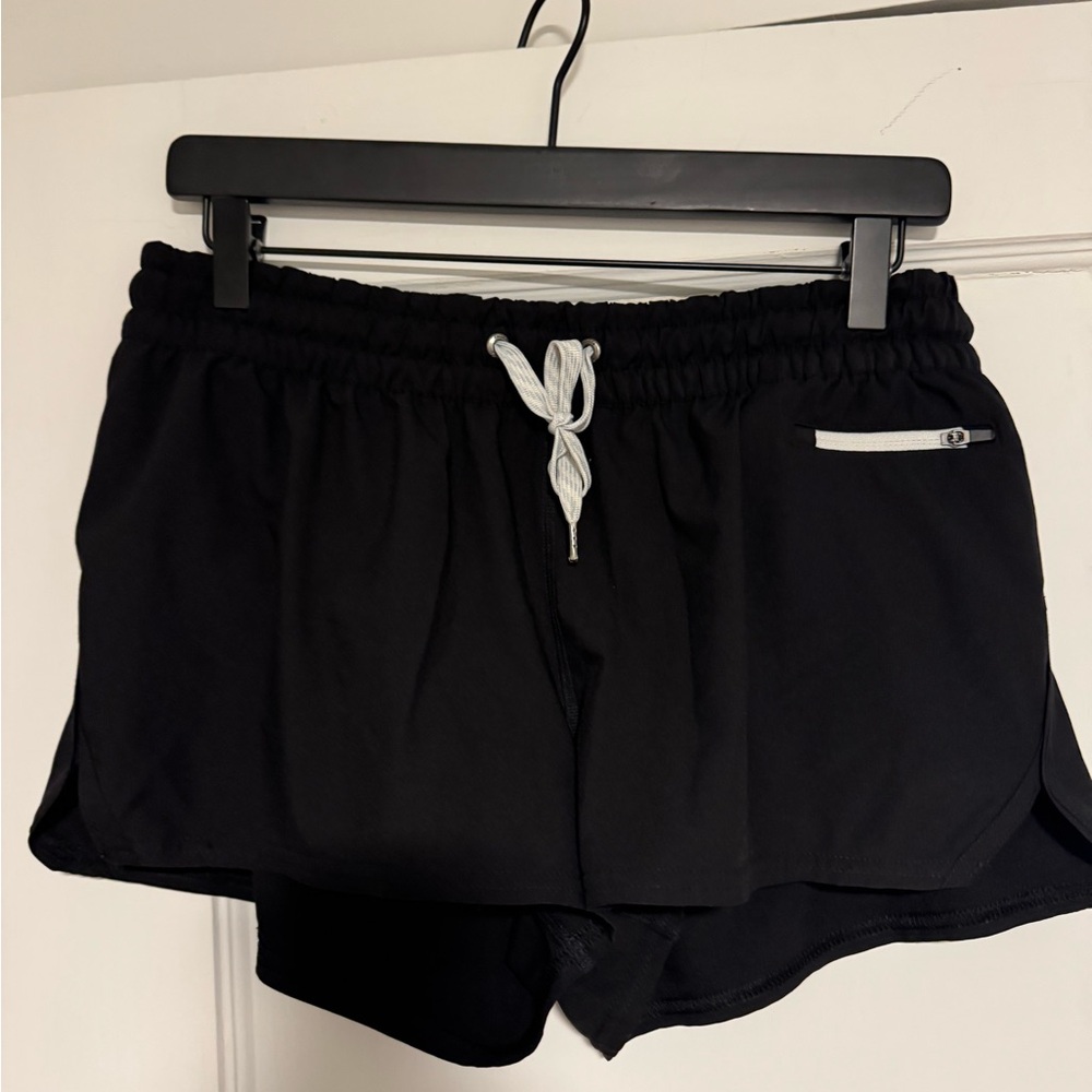 Vuori Clementine Black Women's Athletic Shorts Size L